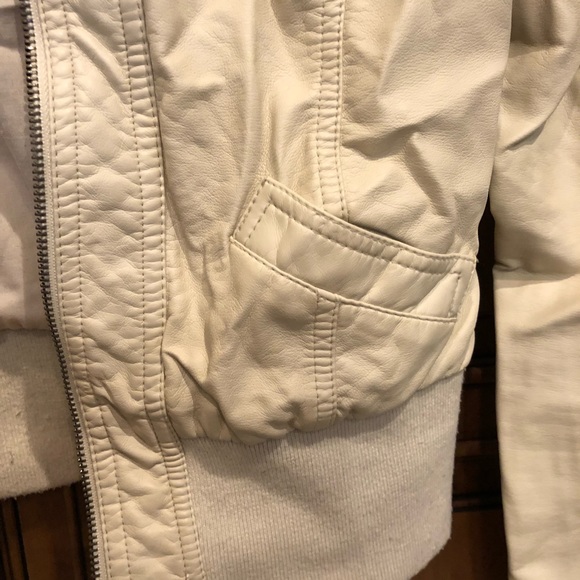 Tan leather jacket - Picture 4 of 7